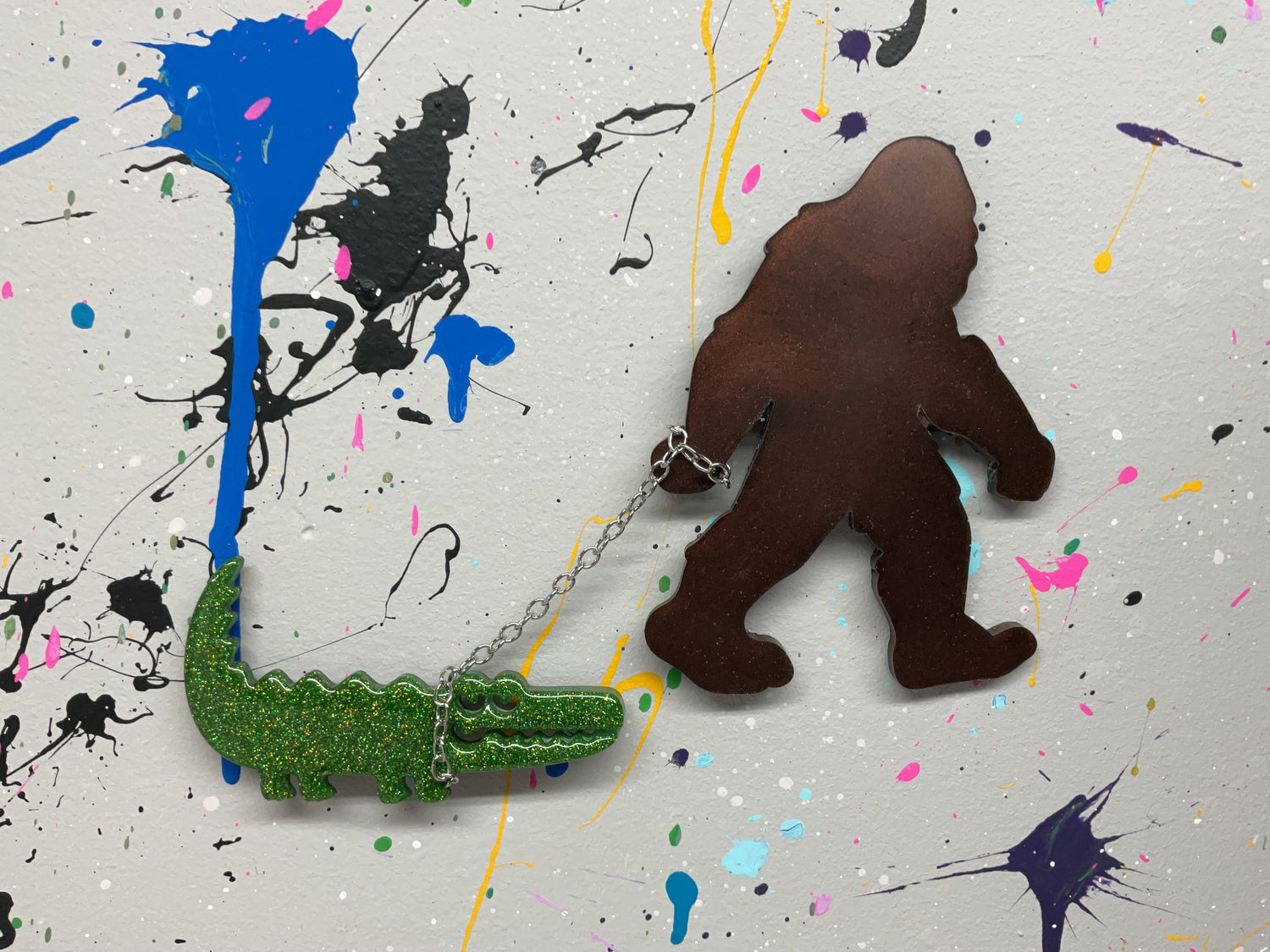 DOUBLE MAGNETS - Large Bigfoot Walking Alligator