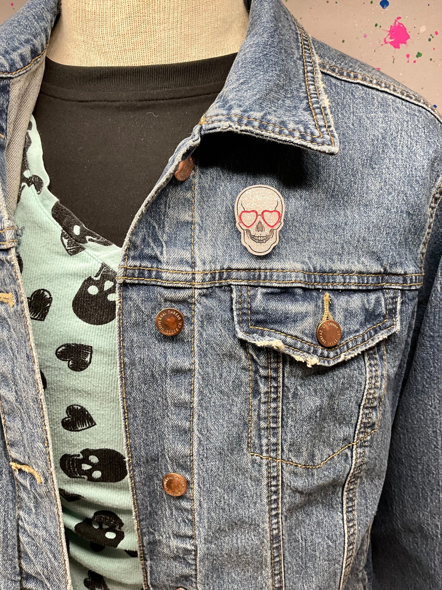 White Skull Pin with Heart Eye Glasses