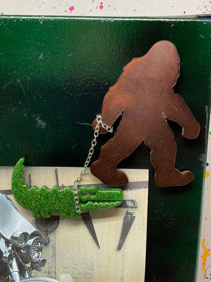 Large Bigfoot Walking Alligator Magnet