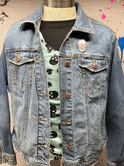 White Skull Pin with Heart Eye Glasses