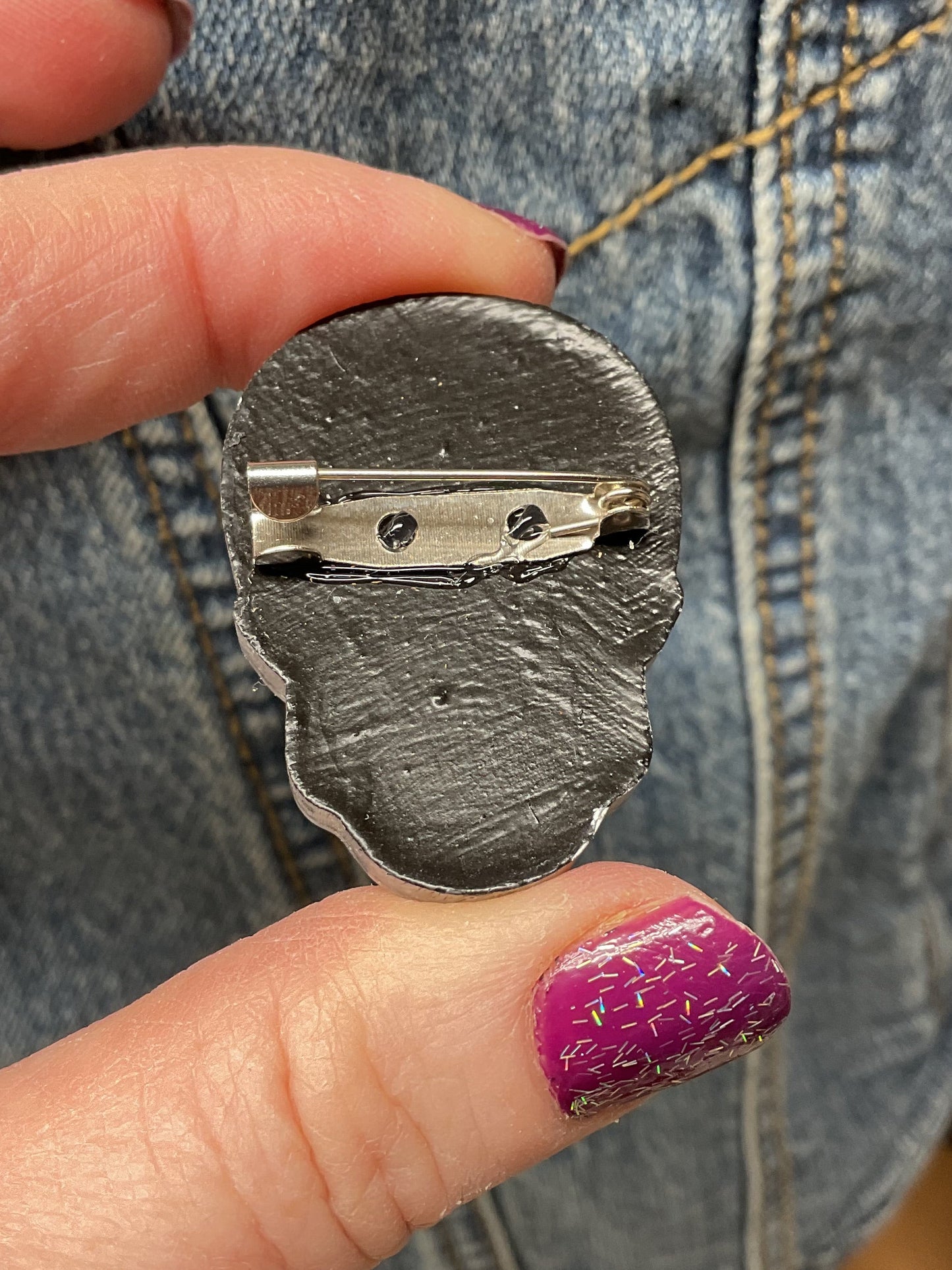 White Skull Pin with Heart Eye Glasses