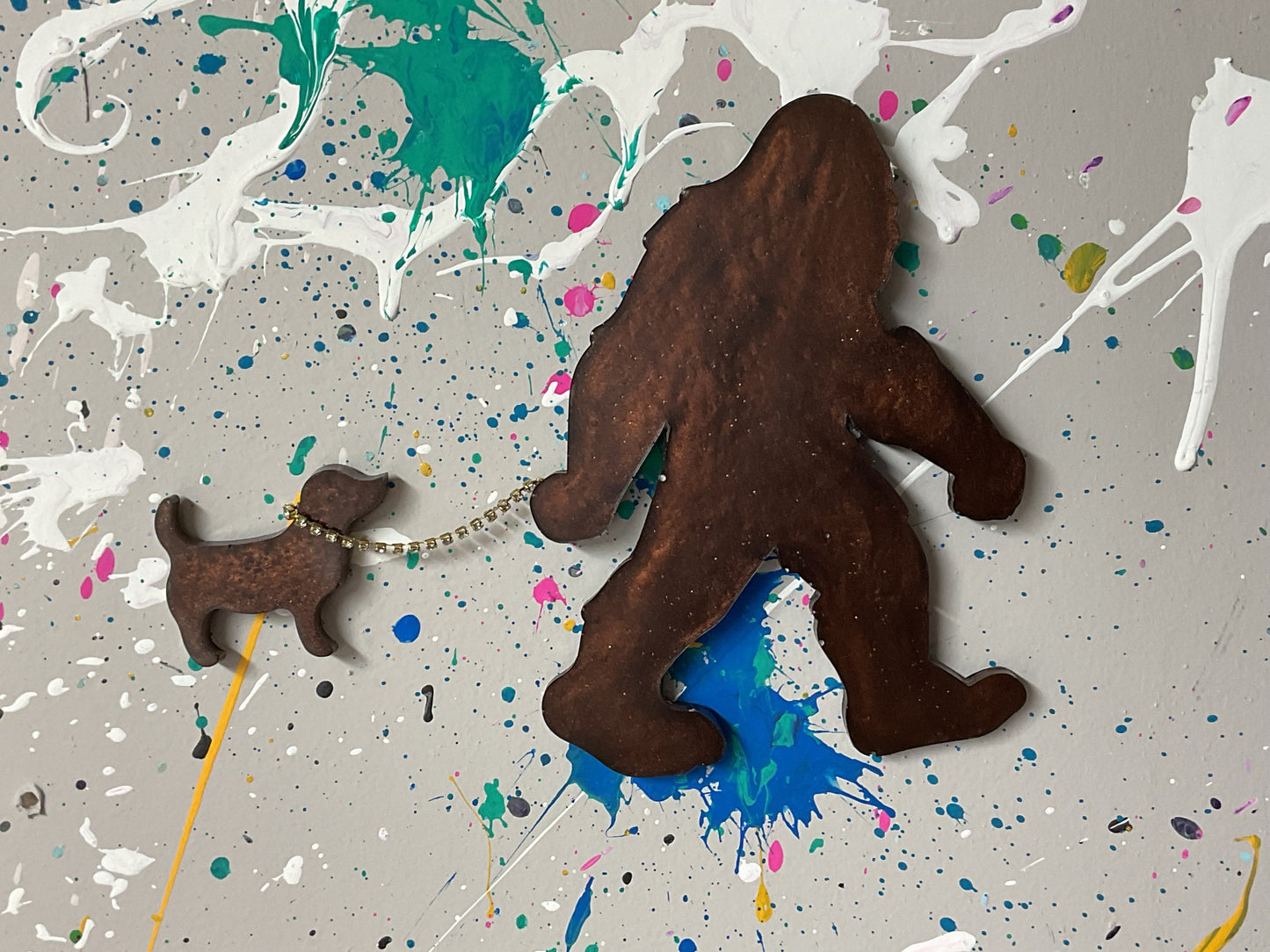 Large Bigfoot Walking Dog Magnet - Puppy With Diamond Chain