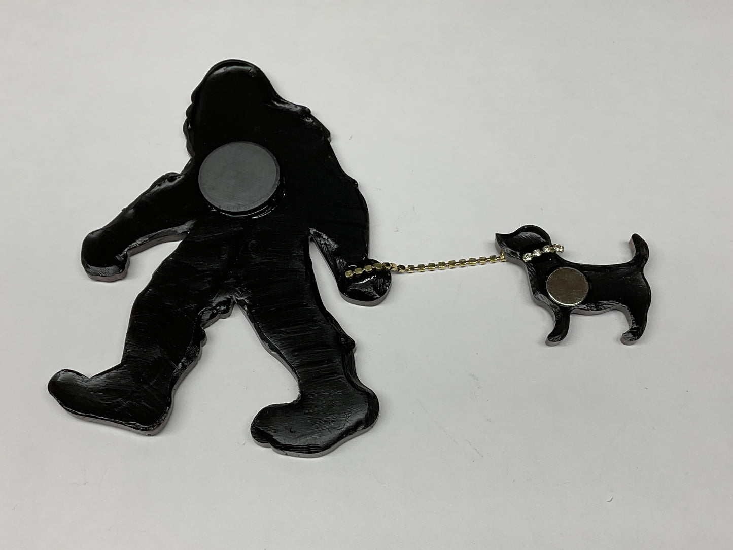 Large Bigfoot Walking Dog Magnet - Puppy With Diamond Chain