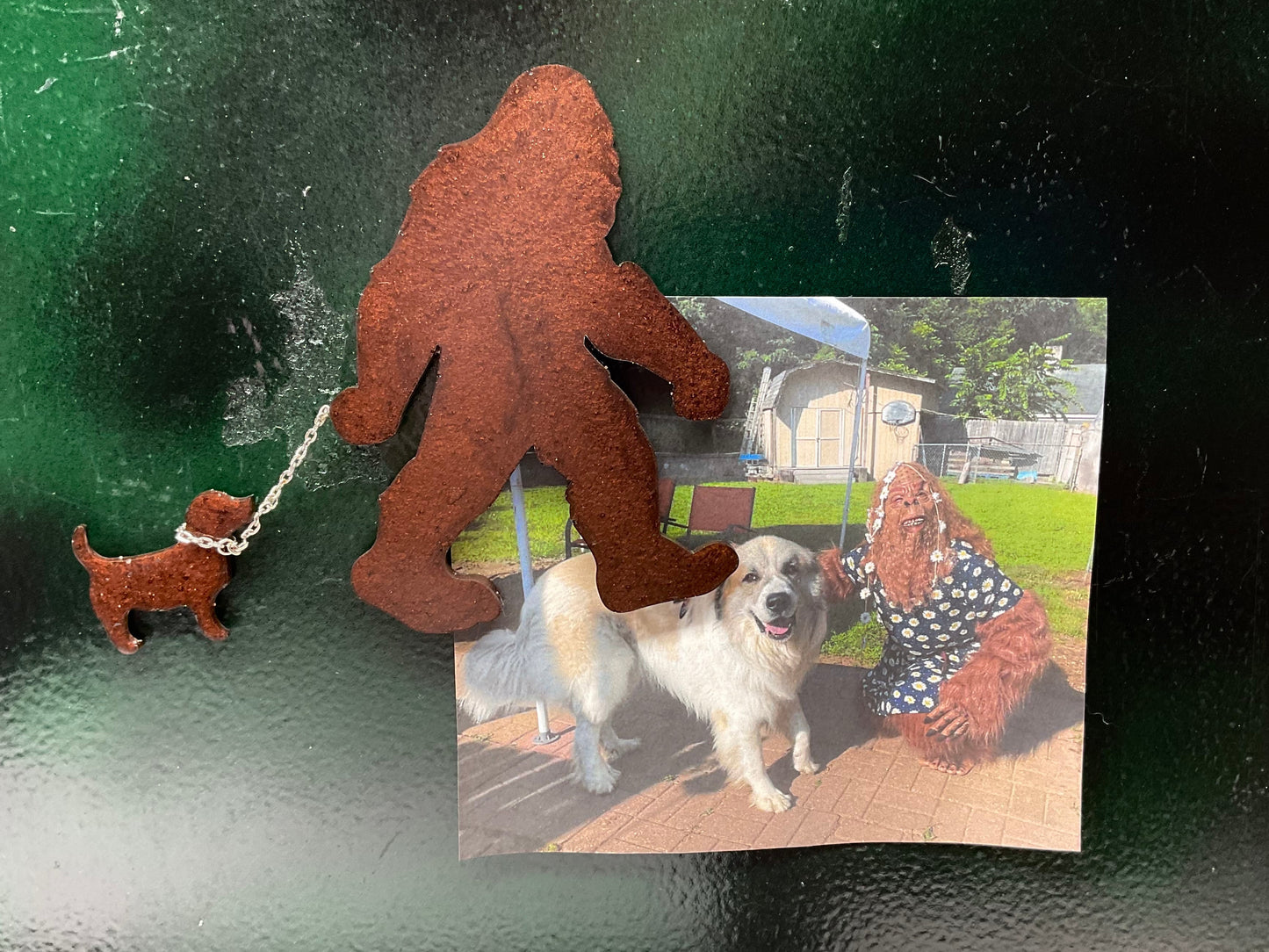 Large Bigfoot Walking Dog Magnet - Puppy With Thin Chain